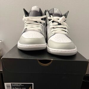 Nike Men’s Sneakers - White and Gray